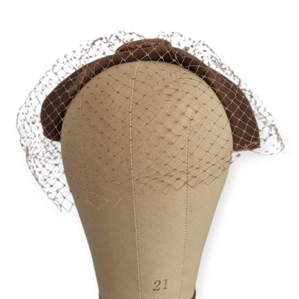 Elegant Vintage Brown Velvet Fascinator with Birdcage Lace Button Detail - Picture 2 of 7
